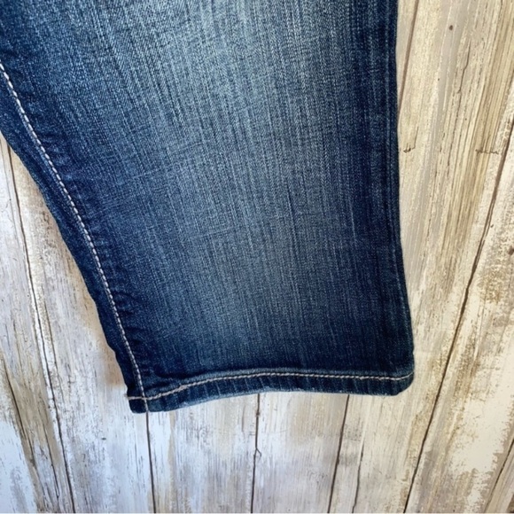 BKE Culture Crop Cutoff Jeans - Picture 2 of 8